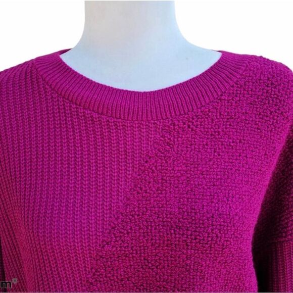 Two One Two New York Fucsia Geometric Textures Knit Crew Sweater size Medium New - Picture 6 of 13